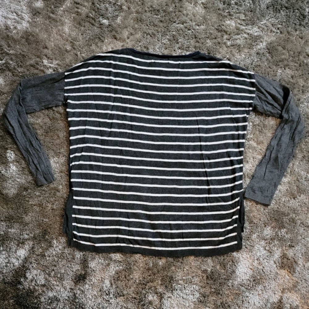 Old Navy Light Sweater - Picture 3 of 3